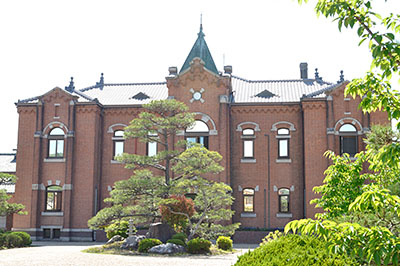 明治のれんが建築、奈良少年刑務所庁舎＝2016年5月18日、奈良市般若寺町