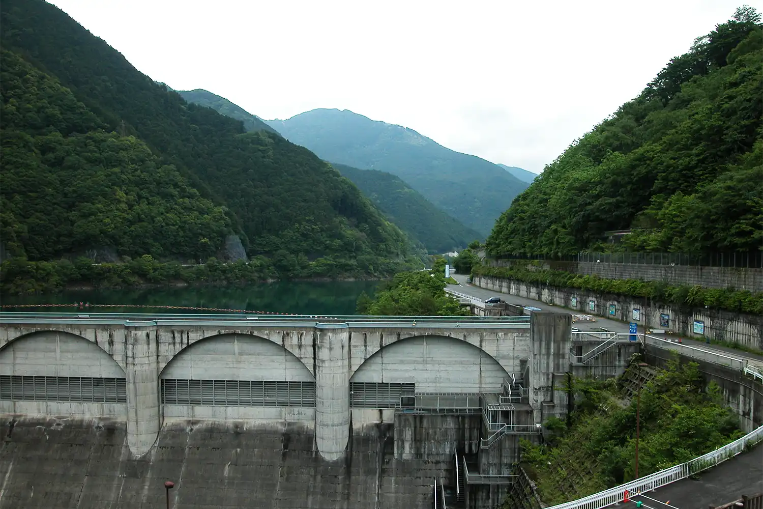 県域水道一体化の主水源、大滝ダム。建設により約500世帯が立ち退いた＝2023年5月20日、奈良県川上村