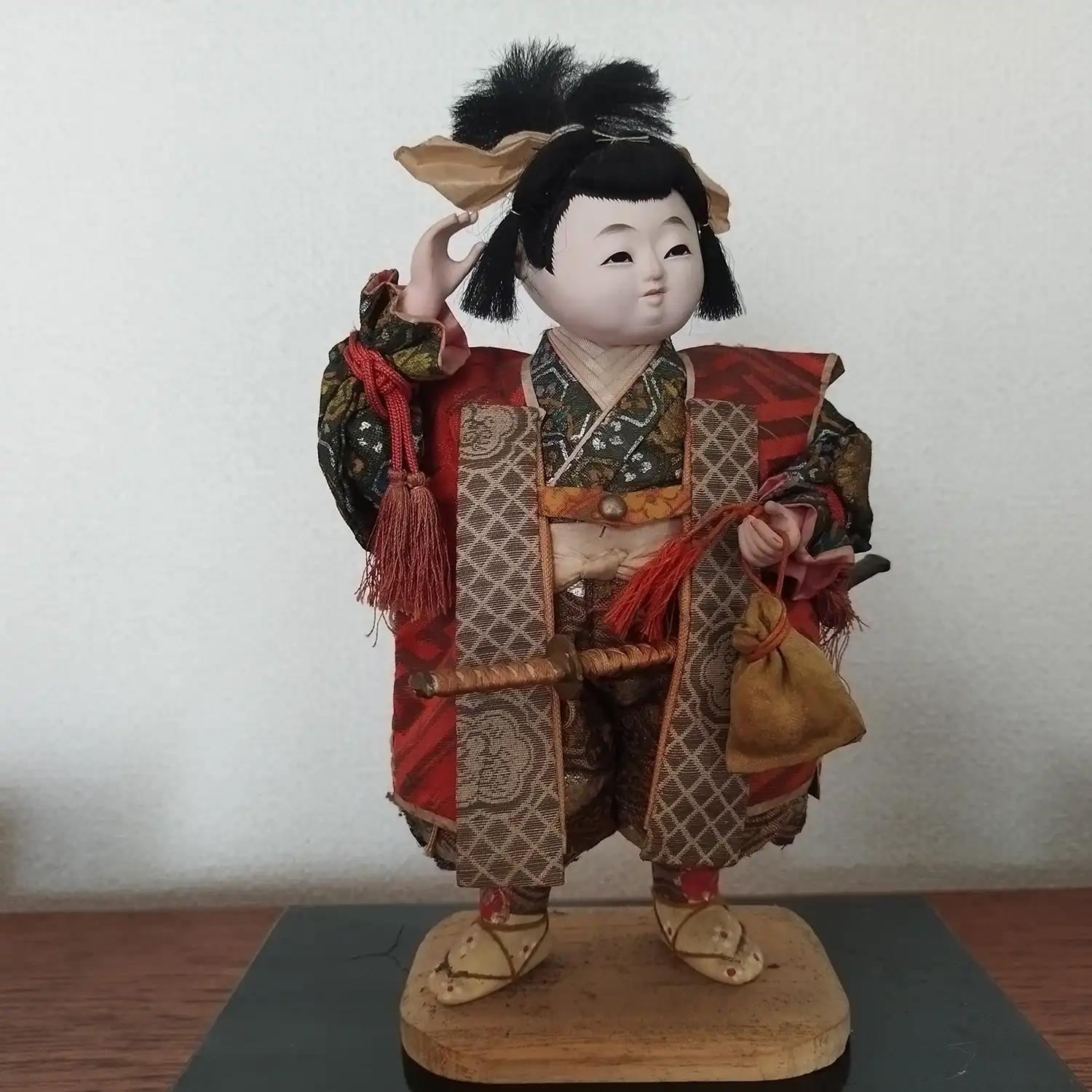 五月人形「桃太郎」。筆者が子どものころ飾っていたもの