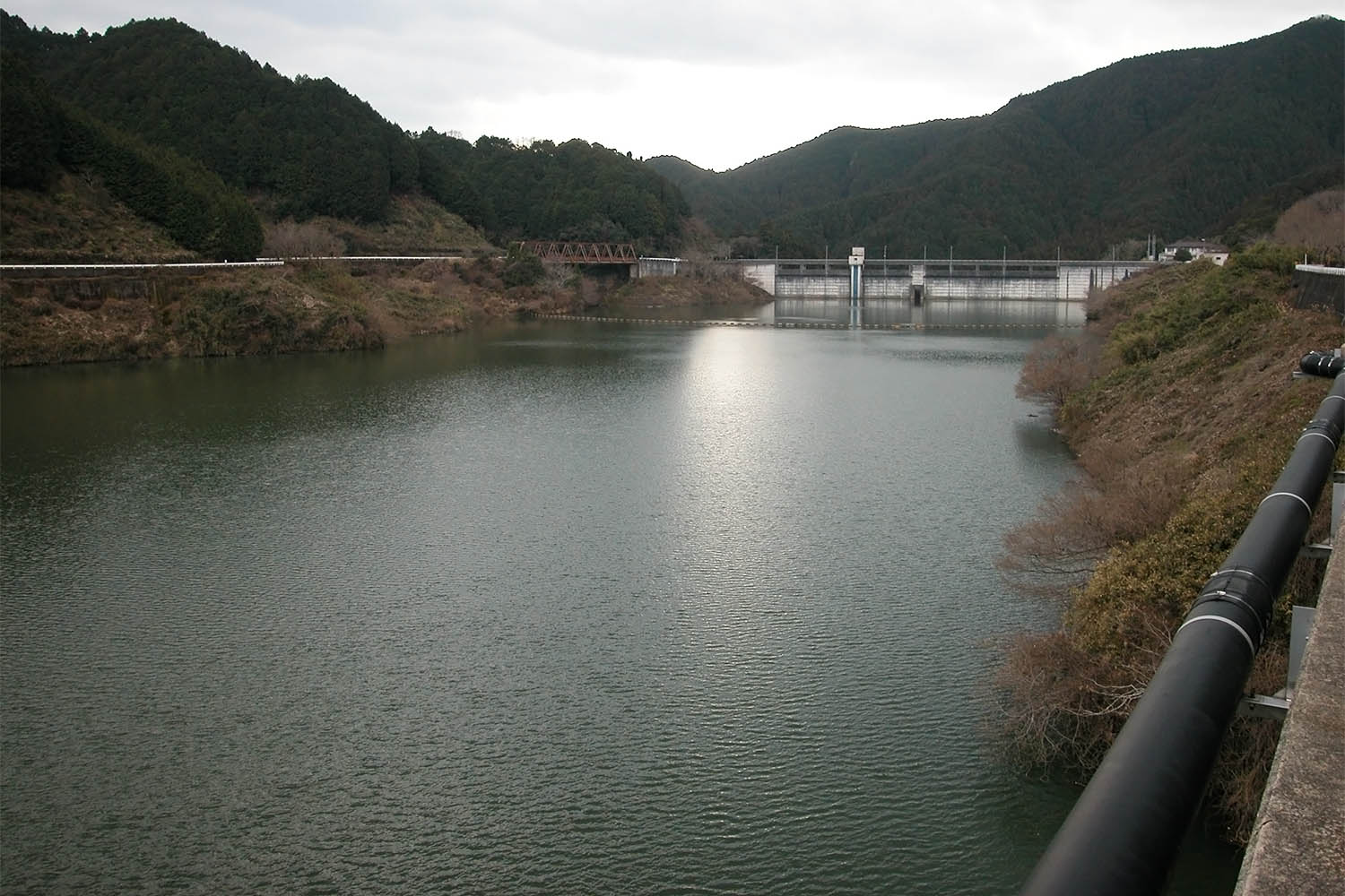 大和川上流の初瀬川に築造された初瀬ダム＝2023年1月20日、奈良県桜井市初瀬