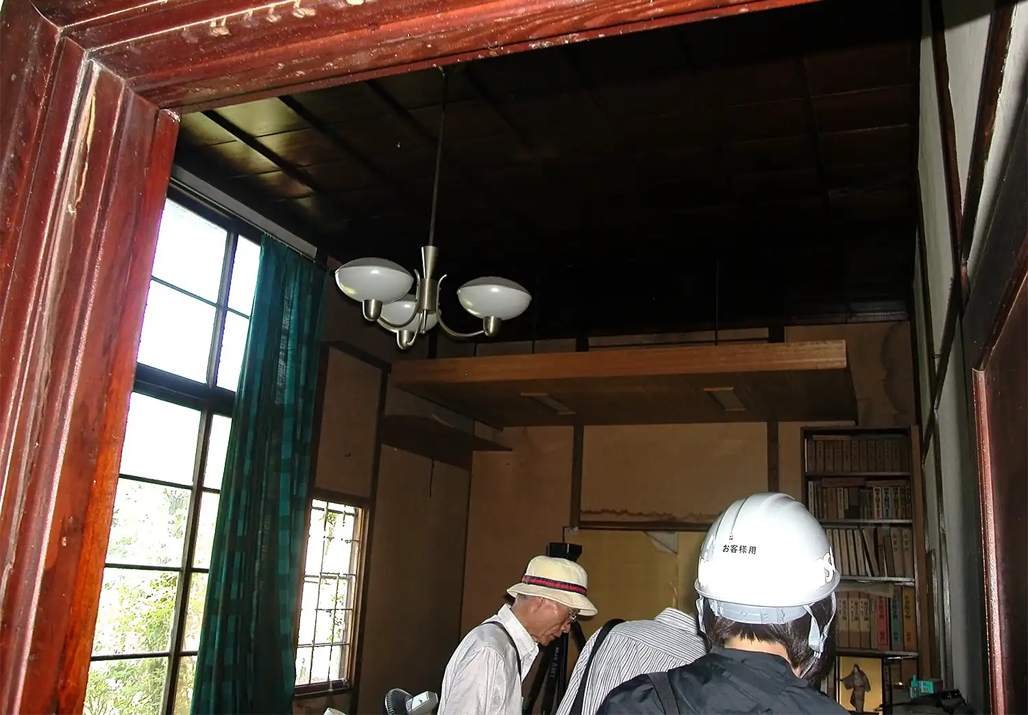 ヴォーリズ建築の主、栗盛の画室だったとみられる1階の部屋＝2025年6月19日、奈良市高畑町、浅野詠子撮影